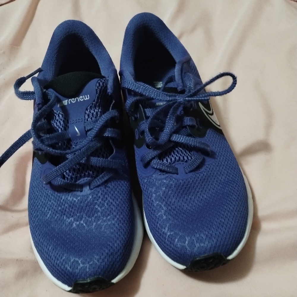 Women's Nike renew running shoes